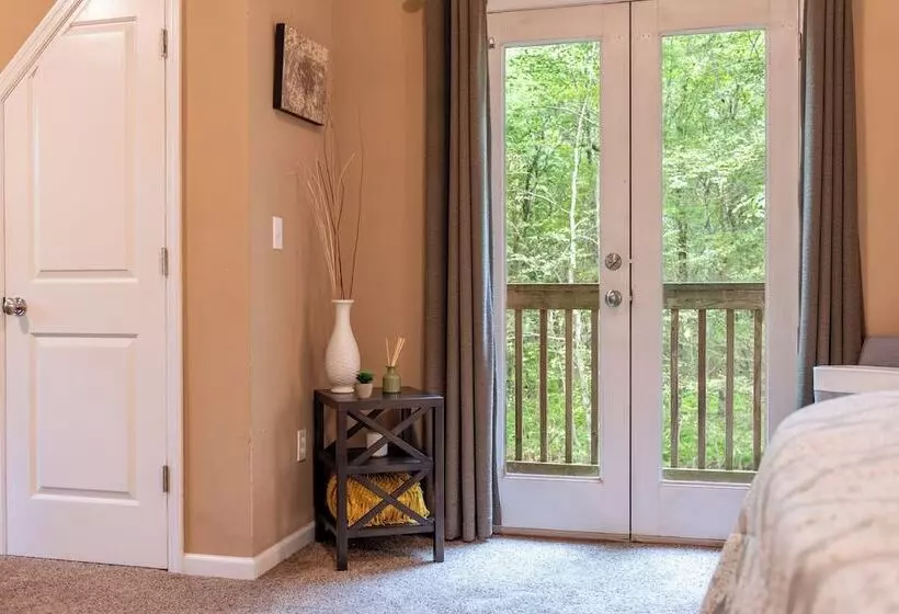 Bear Trail Chalet By Avantstay Retreat W/ Outdoor Living Deck & Fire Pit