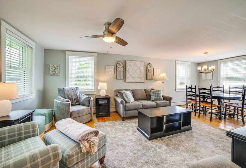 Charming Cavendish Cottage: All Season Retreat!