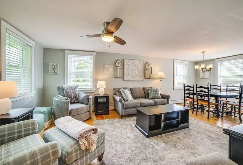Charming Cavendish Cottage: All Season Retreat!