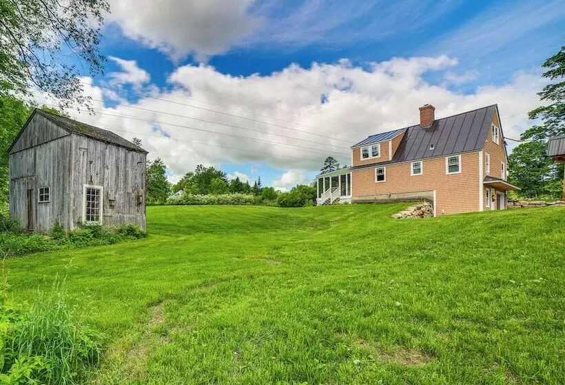 Charming Cavendish Cottage: All Season Retreat!