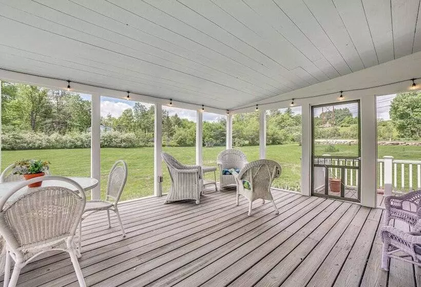 Charming Cavendish Cottage: All Season Retreat!