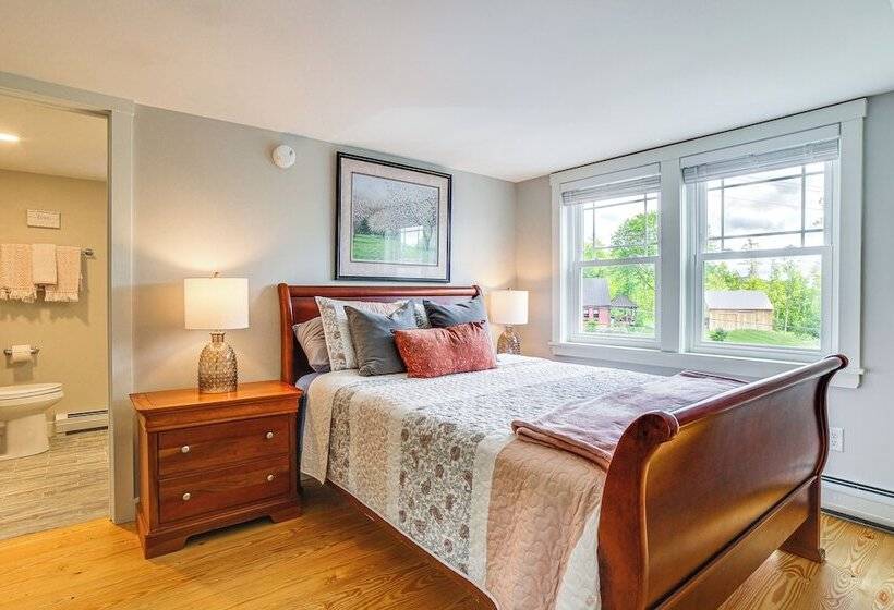 Charming Cavendish Cottage: All Season Retreat!