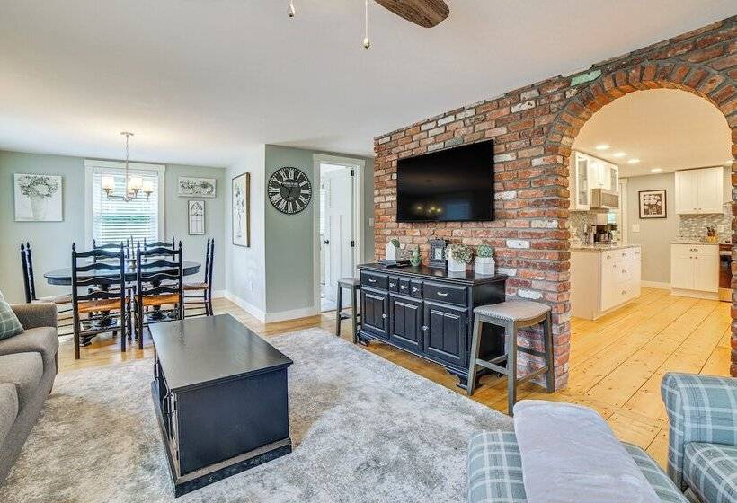 Charming Cavendish Cottage: All Season Retreat!