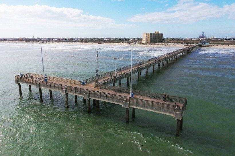 Private Pool, Yard W/ Fire Pit, Near The Beach Coasta Rita By Avantstay