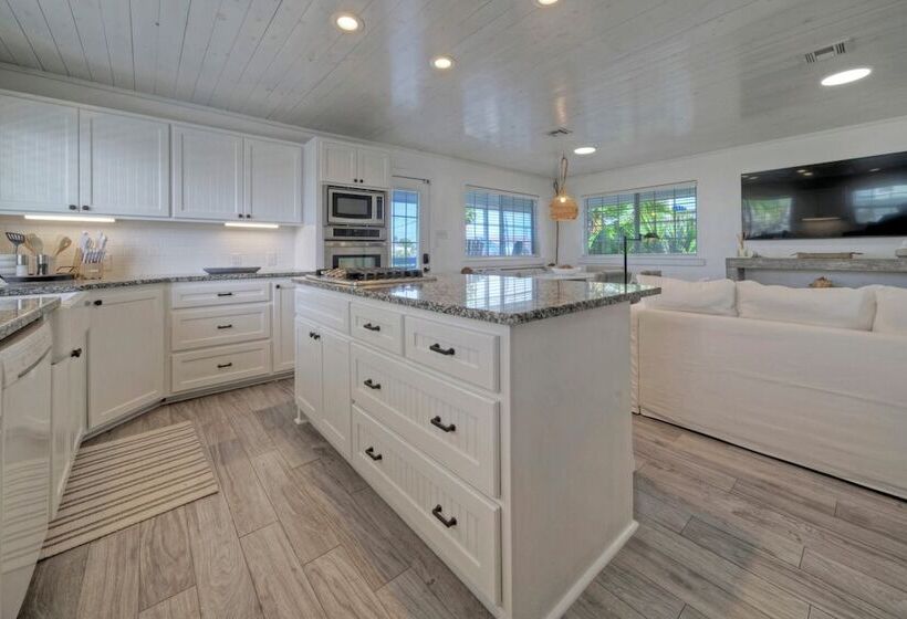 Private Pool, Yard W/ Fire Pit, Near The Beach Coasta Rita By Avantstay