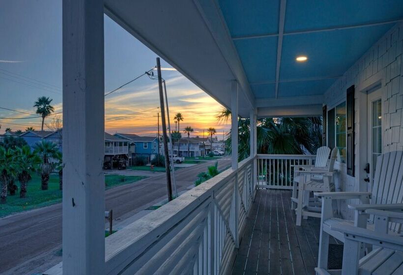 Private Pool, Yard W/ Fire Pit, Near The Beach Coasta Rita By Avantstay