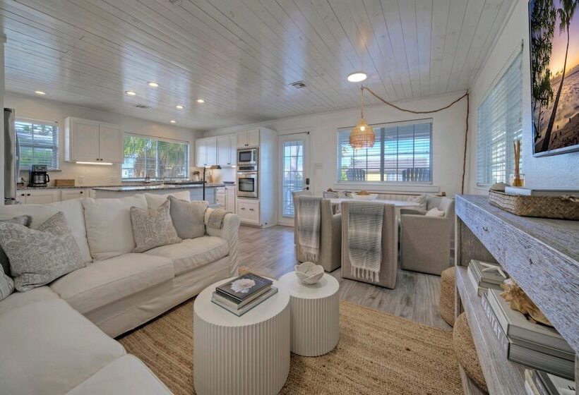 Private Pool, Yard W/ Fire Pit, Near The Beach Coasta Rita By Avantstay