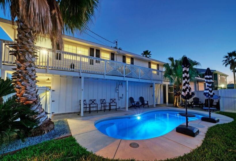 Private Pool, Yard W/ Fire Pit, Near The Beach Coasta Rita By Avantstay