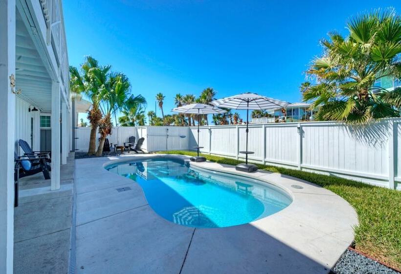 Private Pool, Yard W/ Fire Pit, Near The Beach Coasta Rita By Avantstay