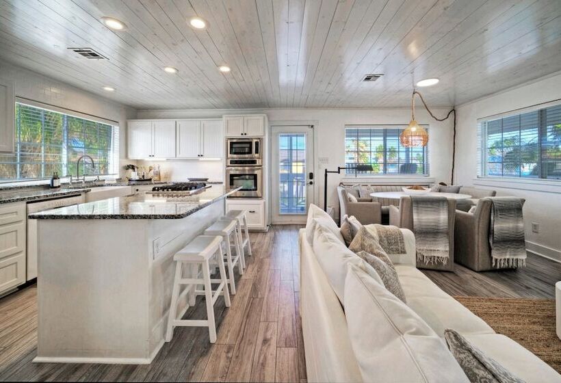 Private Pool, Yard W/ Fire Pit, Near The Beach Coasta Rita By Avantstay