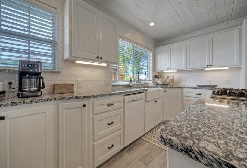 Private Pool, Yard W/ Fire Pit, Near The Beach Coasta Rita By Avantstay