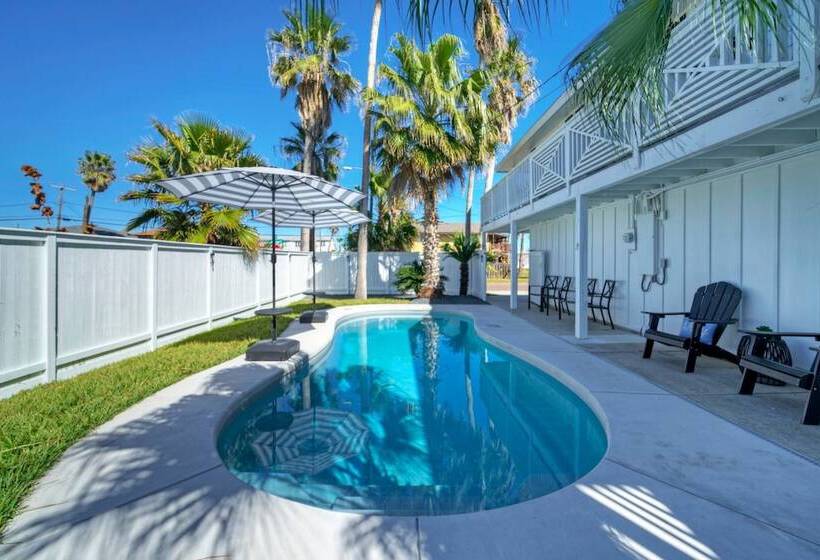 Private Pool, Yard W/ Fire Pit, Near The Beach Coasta Rita By Avantstay