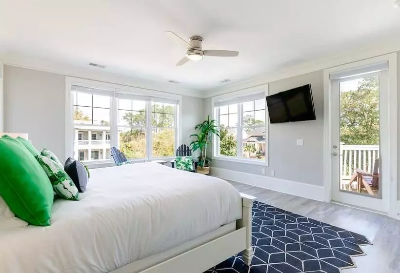 Cobalt Coast By Avantstay 7bdr, Steps From Beach