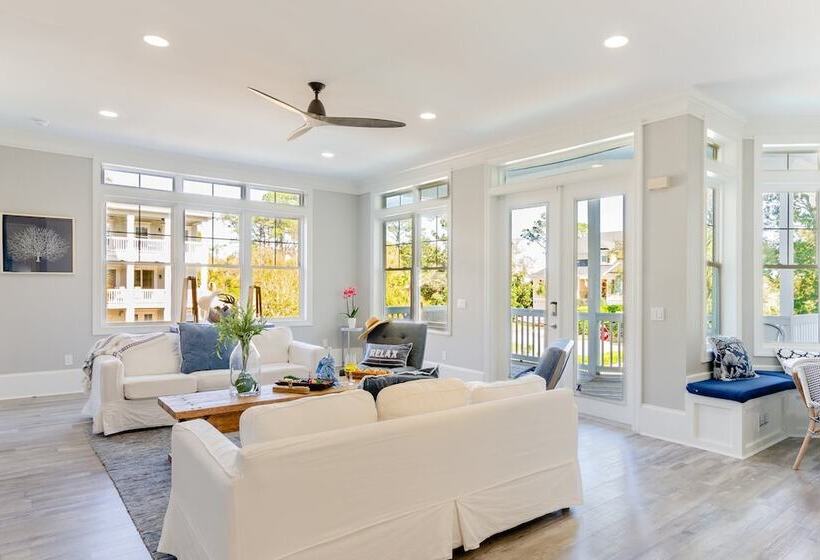 Cobalt Coast By Avantstay 7bdr, Steps From Beach