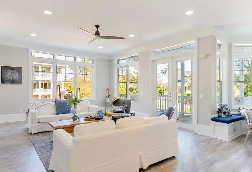 Cobalt Coast By Avantstay 7bdr, Steps From Beach