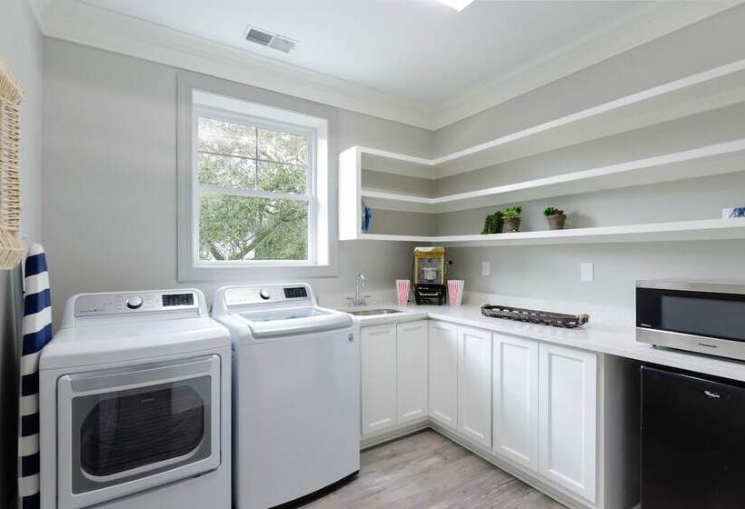 Cobalt Coast By Avantstay 7bdr, Steps From Beach