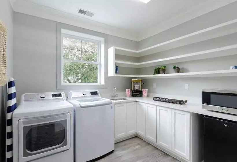 Cobalt Coast By Avantstay 7bdr, Steps From Beach