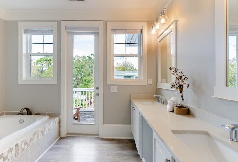 Cobalt Coast By Avantstay 7bdr, Steps From Beach