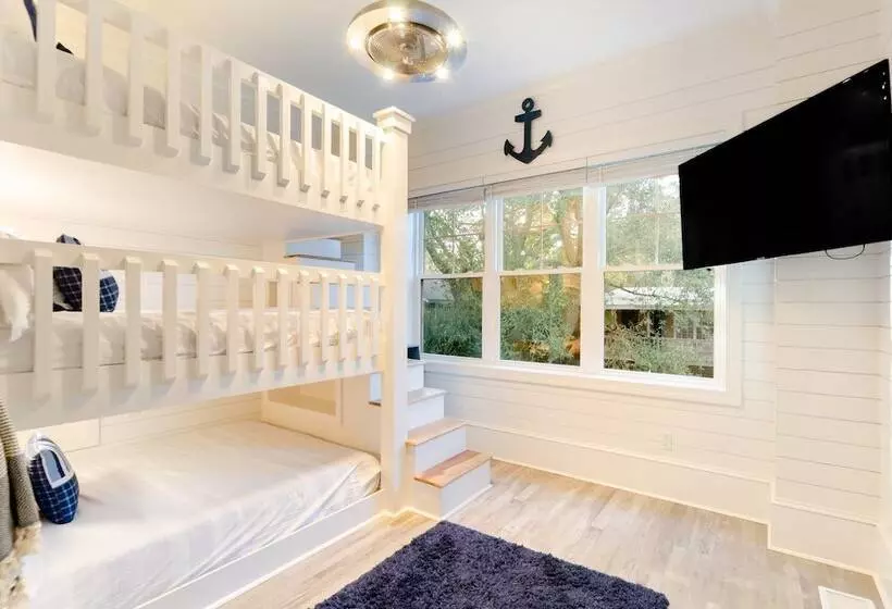 Cobalt Coast By Avantstay 7bdr, Steps From Beach