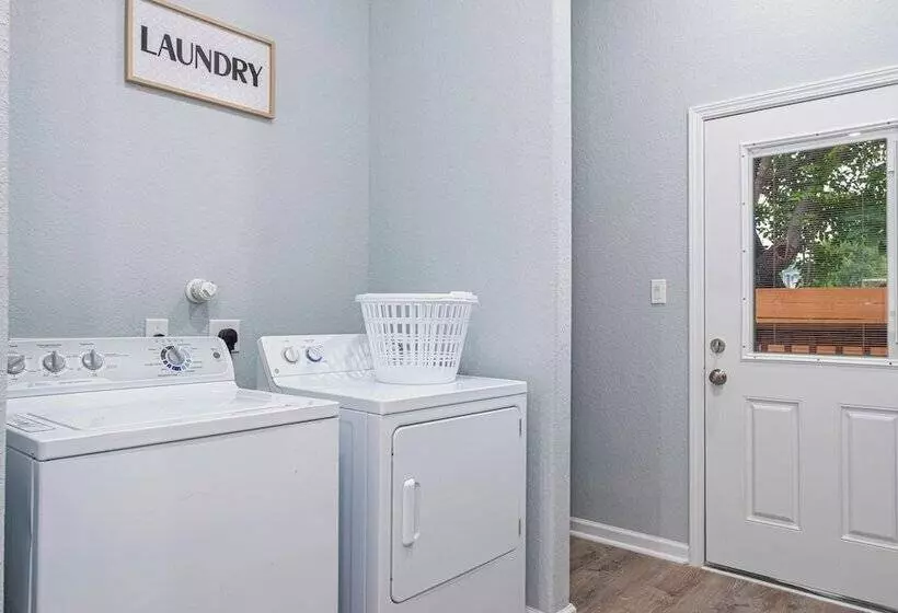 Comfort And Style 4br/3ba Near Riverwalk And Dtown