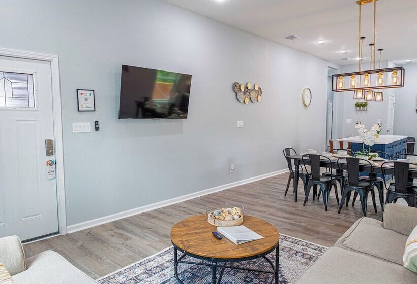 Comfort And Style 4br/3ba Near Riverwalk And Dtown