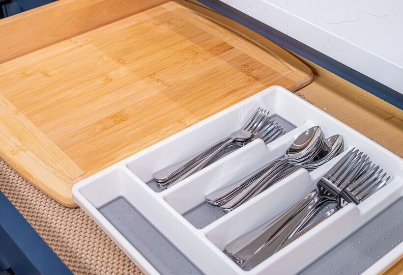 Comfort And Style 4br/3ba Near Riverwalk And Dtown