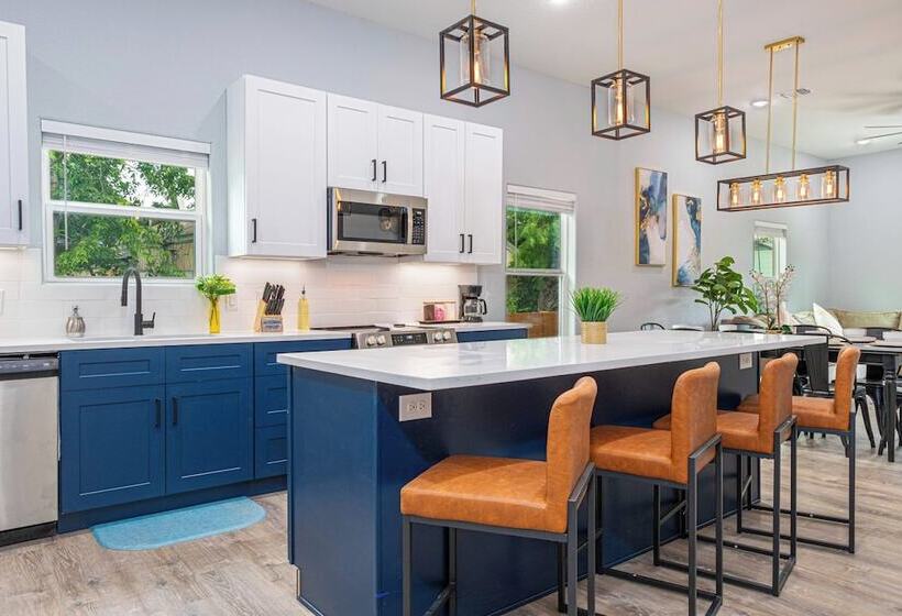 Comfort And Style 4br/3ba Near Riverwalk And Dtown