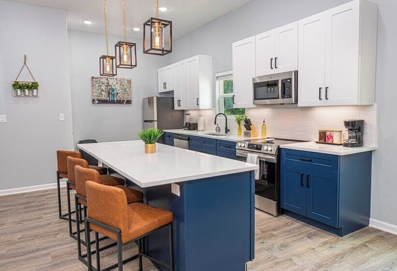 Comfort And Style 4br/3ba Near Riverwalk And Dtown