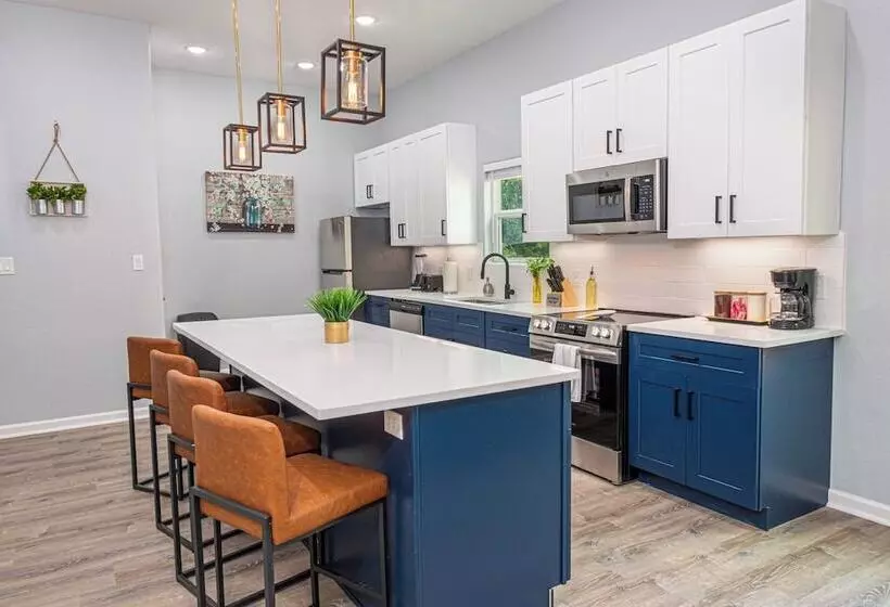 Comfort And Style 4br/3ba Near Riverwalk And Dtown