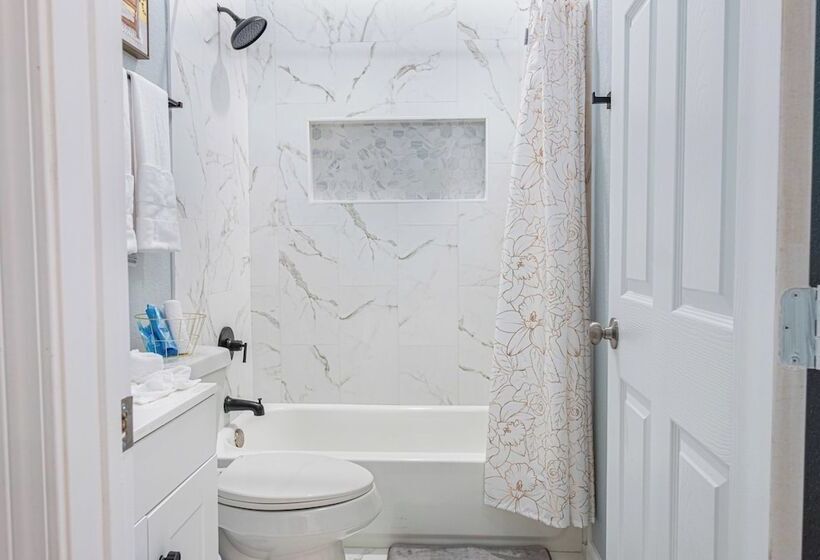 Comfort And Style 4br/3ba Near Riverwalk And Dtown