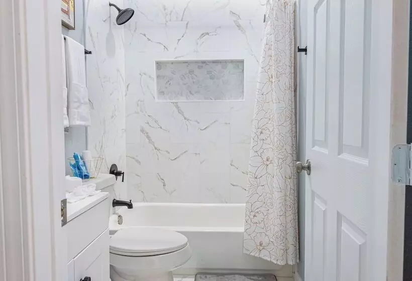 Comfort And Style 4br/3ba Near Riverwalk And Dtown