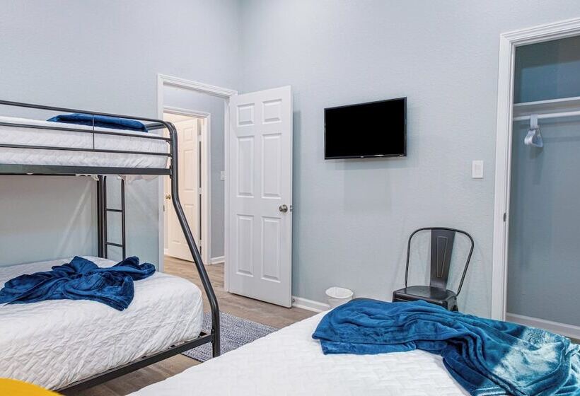 Comfort And Style 4br/3ba Near Riverwalk And Dtown