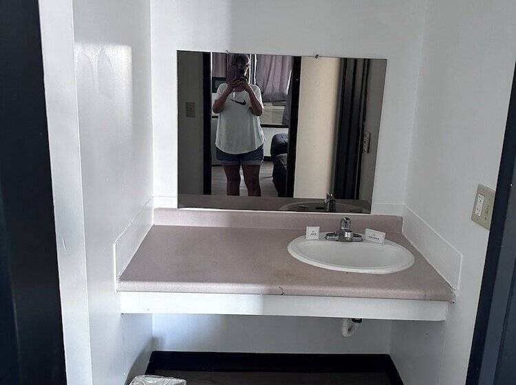 Glenstone Place Extended Stay Motel