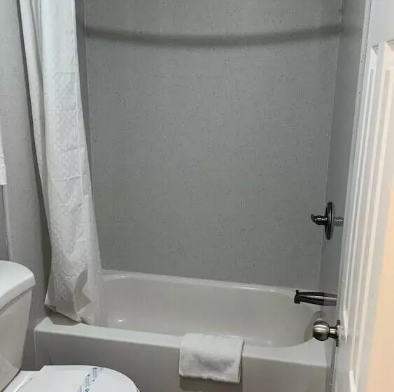 Hotelli Pacific Express Inn