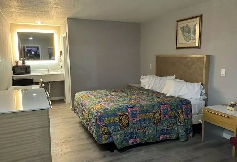 Hotelli Pacific Express Inn