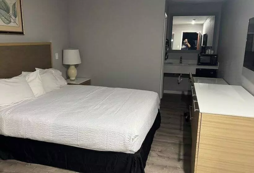 Hotelli Pacific Express Inn