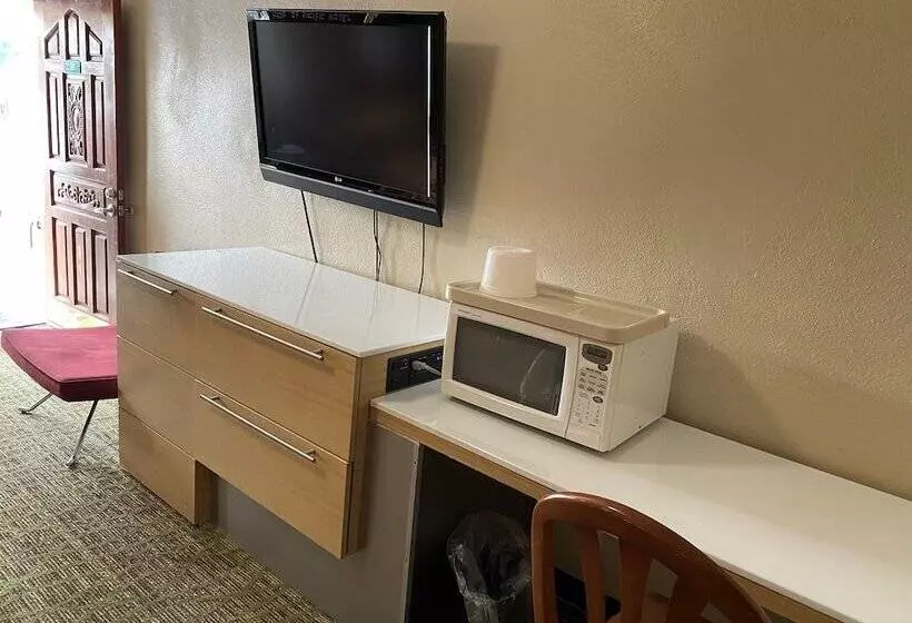 Hotelli Pacific Express Inn