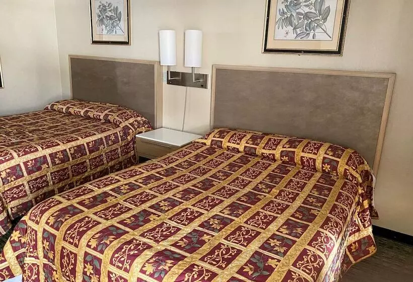 Hotelli Pacific Express Inn