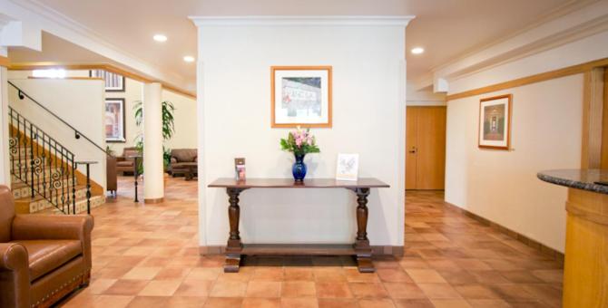 هتل Ucla Guest House