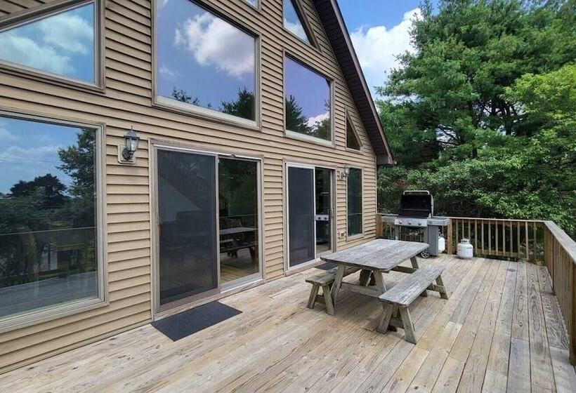 Lake View Chalet By Avantstay Lake Access + Deck