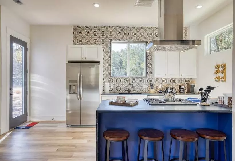 Pool, Hot Tub, Game Room, Fire Pit Luxe & Private 4bdr Maverick By Avantstay