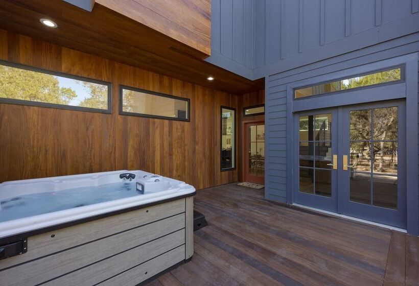 Pool, Hot Tub, Game Room, Fire Pit Luxe & Private 4bdr Maverick By Avantstay