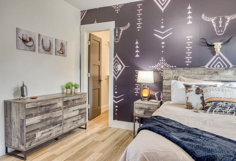 Pool, Hot Tub, Game Room, Fire Pit Luxe & Private 4bdr Maverick By Avantstay