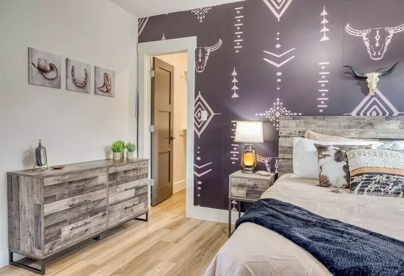 Pool, Hot Tub, Game Room, Fire Pit Luxe & Private 4bdr Maverick By Avantstay