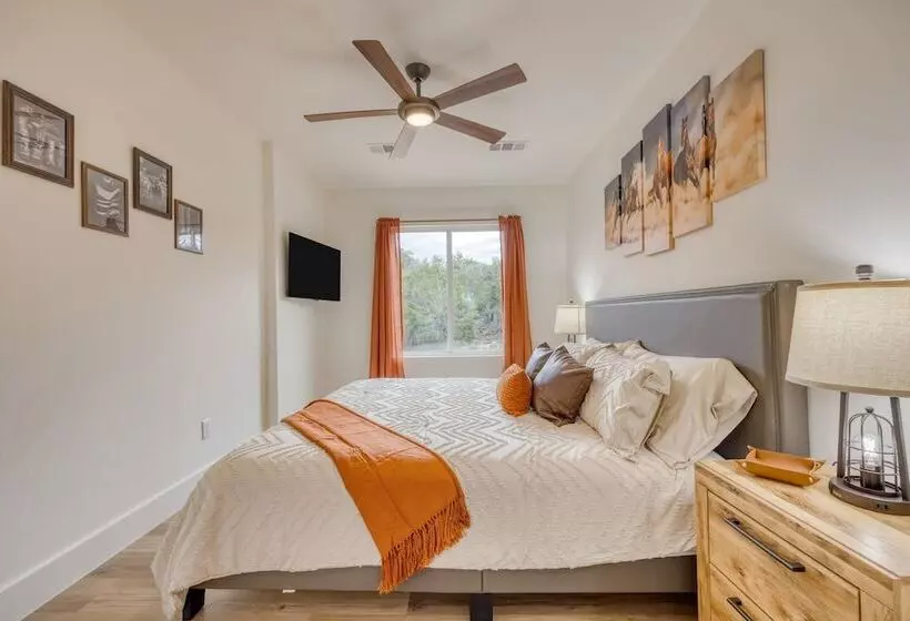 Pool, Hot Tub, Game Room, Fire Pit Luxe & Private 4bdr Maverick By Avantstay