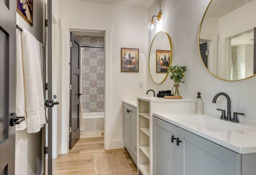 Pool, Hot Tub, Game Room, Fire Pit Luxe & Private 4bdr Maverick By Avantstay