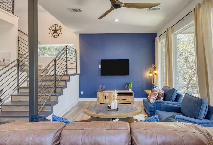 Pool, Hot Tub, Game Room, Fire Pit Luxe & Private 4bdr Maverick By Avantstay