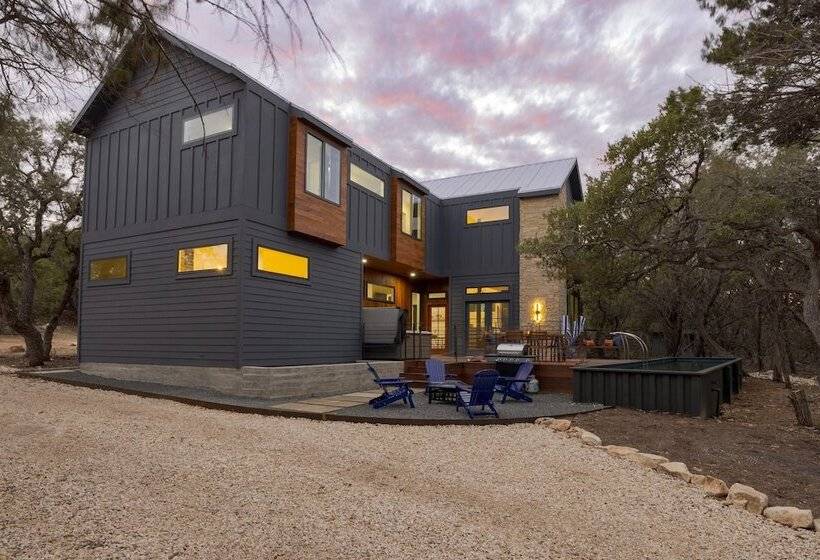 Pool, Hot Tub, Game Room, Fire Pit Luxe & Private 4bdr Maverick By Avantstay