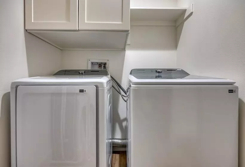 Pool, Hot Tub, Game Room, Fire Pit Luxe & Private 4bdr Maverick By Avantstay