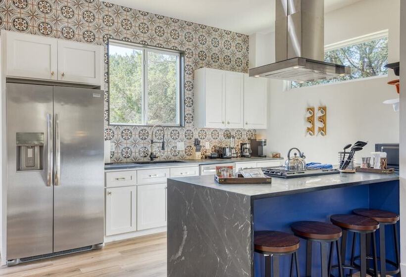 Pool, Hot Tub, Game Room, Fire Pit Luxe & Private 4bdr Maverick By Avantstay